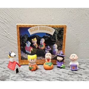 Hallmark 1996 Peanuts Halloween Pumpkin Patch Merry Miniatures Snoopy 5pc/set